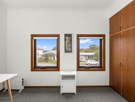 CONVENIENT LOCATION IN GLENDALE - Photo 3