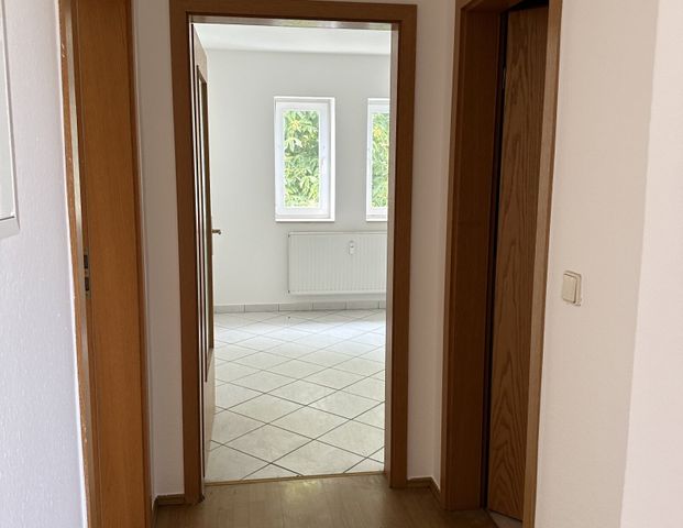 Erfurt: Dachgeschosswohnung mit großem Wohnzimmer und sichtbaren Holzbalken - Foto 1