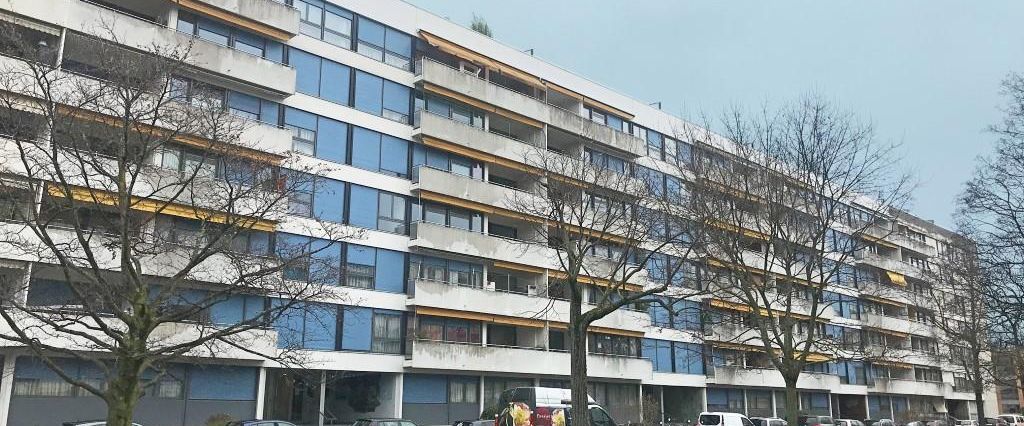 Bel appartement de 5 pièces au 5ème étage avec balcon. /!\ deux chambres uniquement /!\ - Photo 1