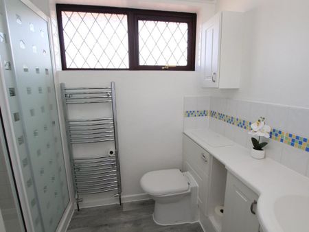 3 bedroom link detached house to rent - Photo 5