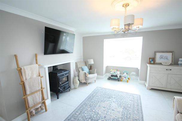 15 Ardfern Close, Saul Rd, - Photo 1