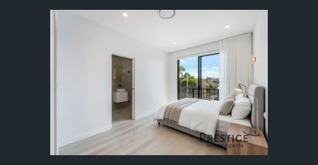 Luxurious Family Residence! - Photo 2