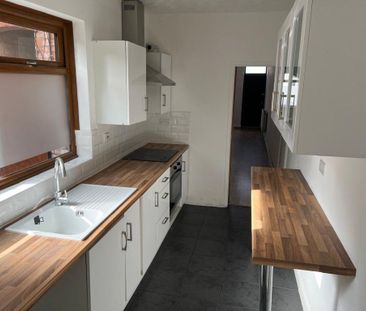 3 bedroom terraced house to rent - Photo 4