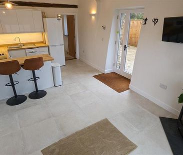 1 bedroom detached house to rent - Photo 4