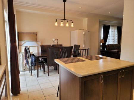 For Lease - 38 Brahm Court, Vaughan, Ontario - Photo 2