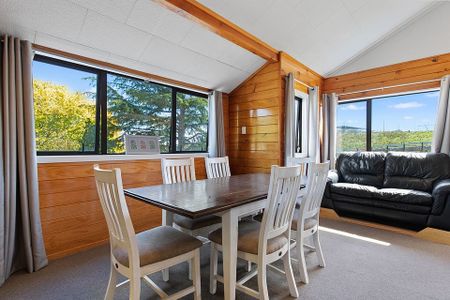 Location meets lifestyle - Uni & expressway nearby - Photo 3