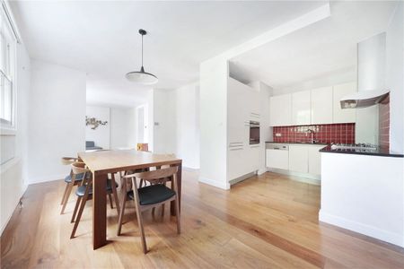A bright and spacious fourth floor apartment located in a pretty garden square the heart of Knightsbridge. Tenancy Length: Minimum 12 months EPC rating E | Council Tax Band G - Photo 4