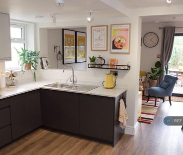 1 bedroom in a house share to rent - Photo 5