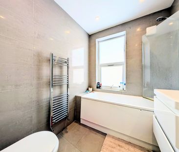 4 Bed Terraced House, Fountain Road, SW17 - Photo 2