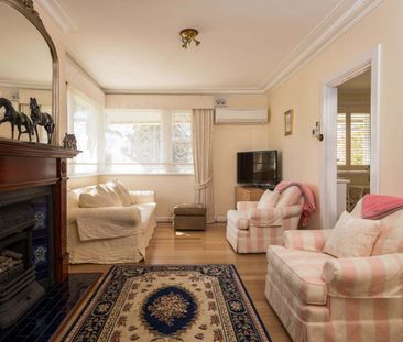 Character Filled Home in Prime Dromana Pocket - just a short stroll... - Photo 1