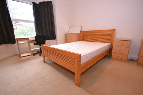 Palmer Park Ave, Earley, Reading, Berkshire, RG6 1DP - Photo 1