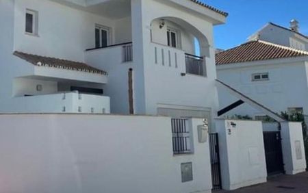 Luxury Townhouse for rent in Nueva Andalucia, Spain - Photo 2