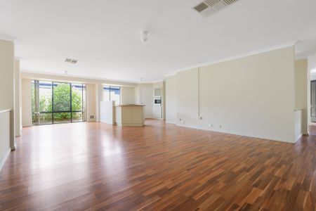 Spacious Family Home in Quiet Location - Photo 3