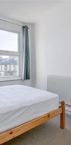 1 bedroom flat in Barnes - Photo 1