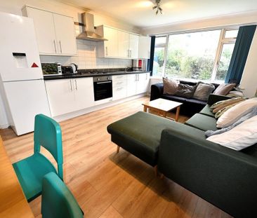 2 bedroom Flat in The Poplars (2 Bed), Leeds - Photo 5
