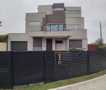 Best Location!! - Photo 3