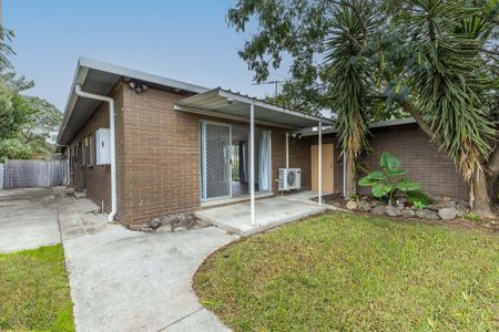 Comfortable Three Bedroom Unit - Photo 4
