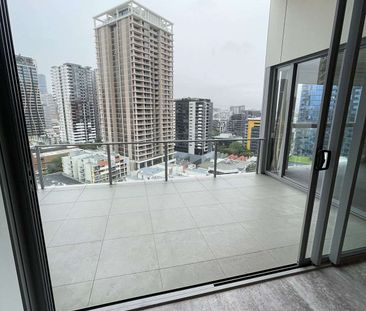 Unfurnished Premium 2-Bedroom, 2-Bathroom Apartment with 1 Car Park - Photo 4