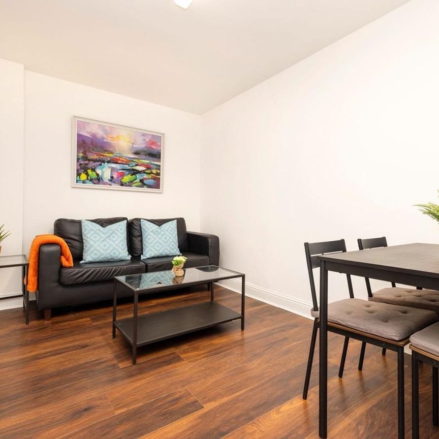 2 Bed Flat, Drummond Street, EH8 - Photo 1