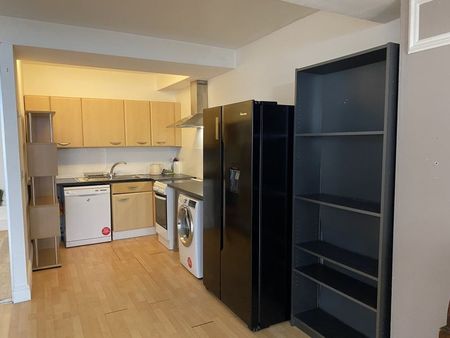 Room in a Shared Flat, Plantation Wharf, SW11 - Photo 5