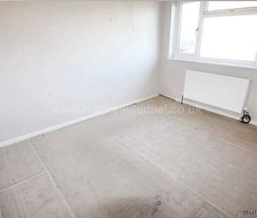 3 bedroom property to rent in Canvey Island - Photo 3