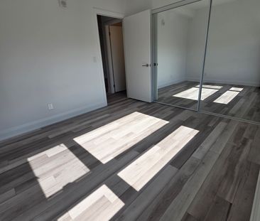 For Lease - 3250 Carding Mill Trail Unit# 211, Oakville, Ontario - Photo 2