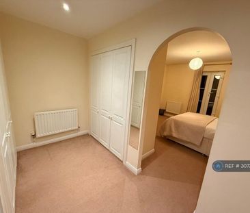 5 bedroom semi-detached house to rent - Photo 4