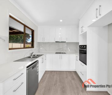 Charming 3-Bedroom Home in a Peaceful Waterford West Location – Fre... - Photo 5