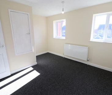 2 bedroom terraced house to rent - Photo 2