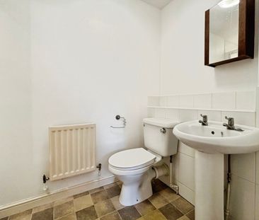 3 bedroom House To Let Total Size: 862 SQ FT - Photo 4