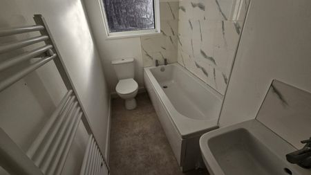 2 bed Terraced - To Let - Photo 5