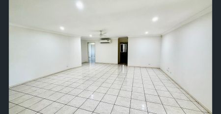 Spacious & Convenient: Your Ideal Home - Photo 2