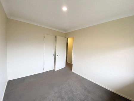 HIGHLY SOUGHT-AFTER SINGLE LEVEL 4 BEDROOM HOME - Photo 3