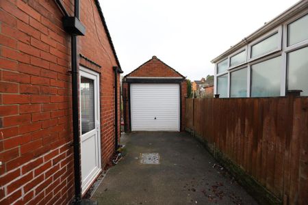 3 bedroom semi-detached house to rent - Photo 4