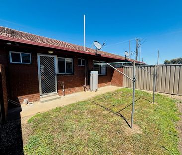 Well Located and Well Presented 2 Bedroom Unit! - Photo 4