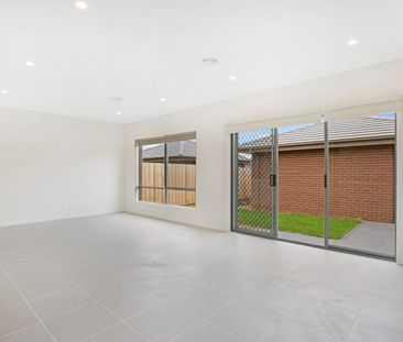 816 Eynesbury Road, Eynesbury VIC 3338 - House For Rent | Domain - Photo 1