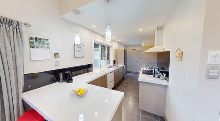 Tawhero - 3 Bedrooms - Photo 3