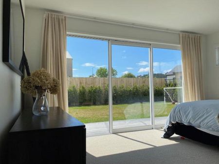 Contemporary family home - Photo 3