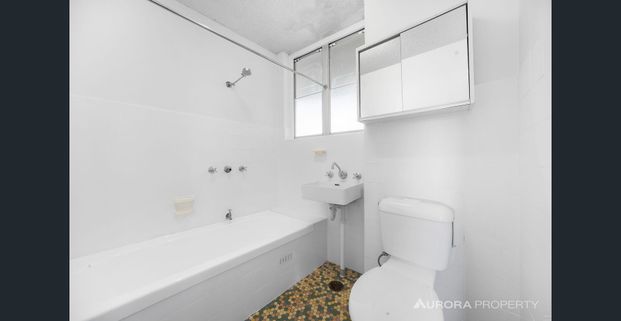 Harbourfront Studio with Iconic Sydney Views - Photo 1