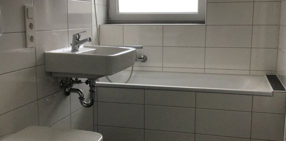 Wo das Leben so spielt - renovierte 3-Zimmer-Wohnung mit Balkon - Photo 2