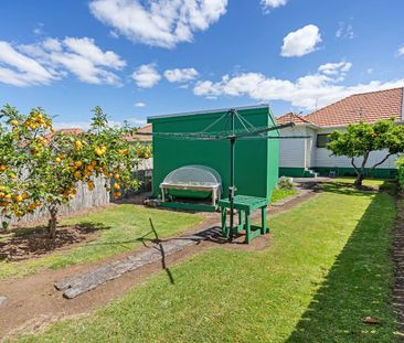 Charming Two Bedroom - Photo 6