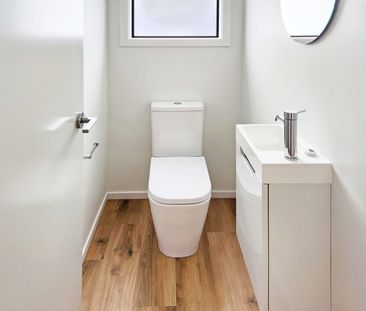 Wainuiomata, 2 bedrooms with Carpark - Photo 2