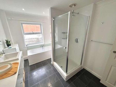 Russell Road, Felixstowe, IP11 - Photo 4