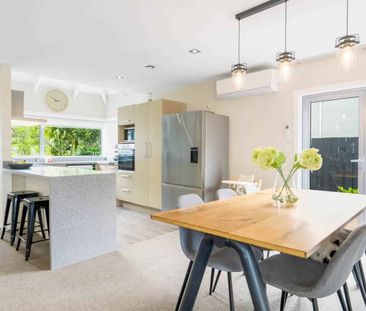 Perfect location with sea views - Photo 5