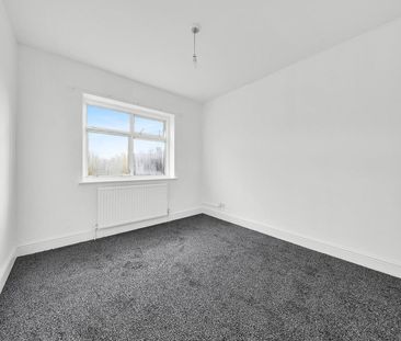 3 Bed Terraced House, Church Road, E12 - Photo 6