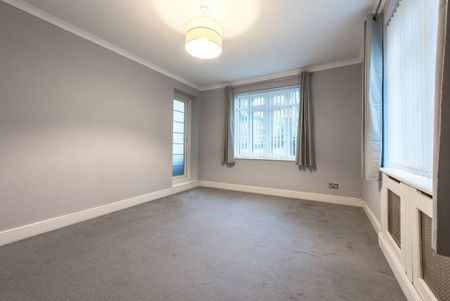 3 bedroom flat to rent - Photo 4