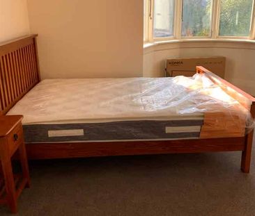 Ensuite room on Union Street, North Dunedin - Photo 2