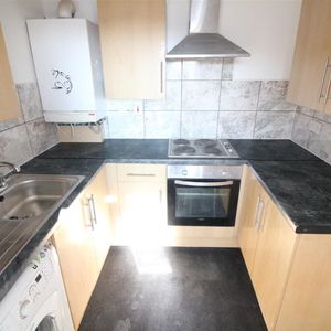 Vicarage Farm Road, Hounslow - Photo 2