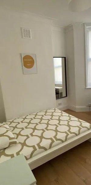 1 bedroom in a house share to rent - Photo 1