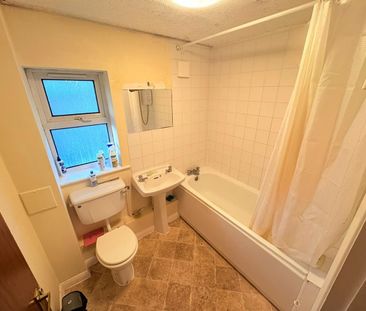 Studio Flat, Norbury Streatham Croydon, SW16 - Photo 3